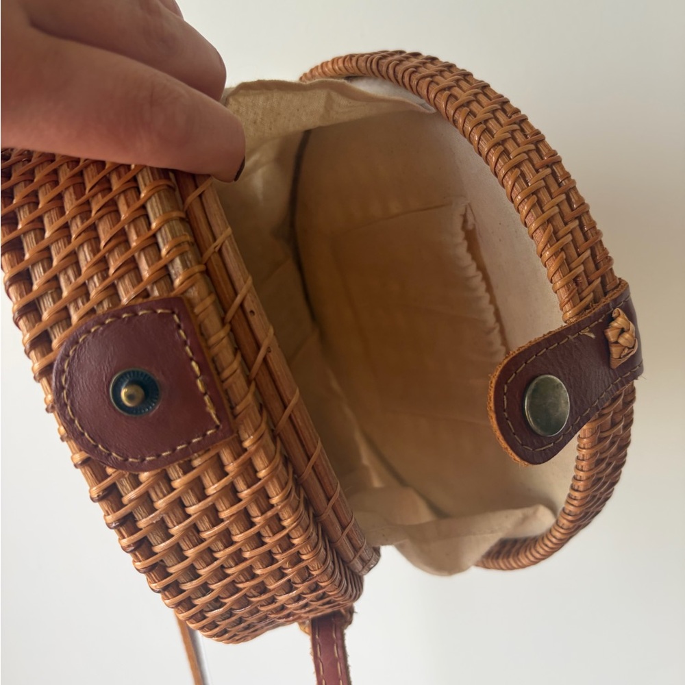 Round Rattan Cane Purse - Picture 5 of 7